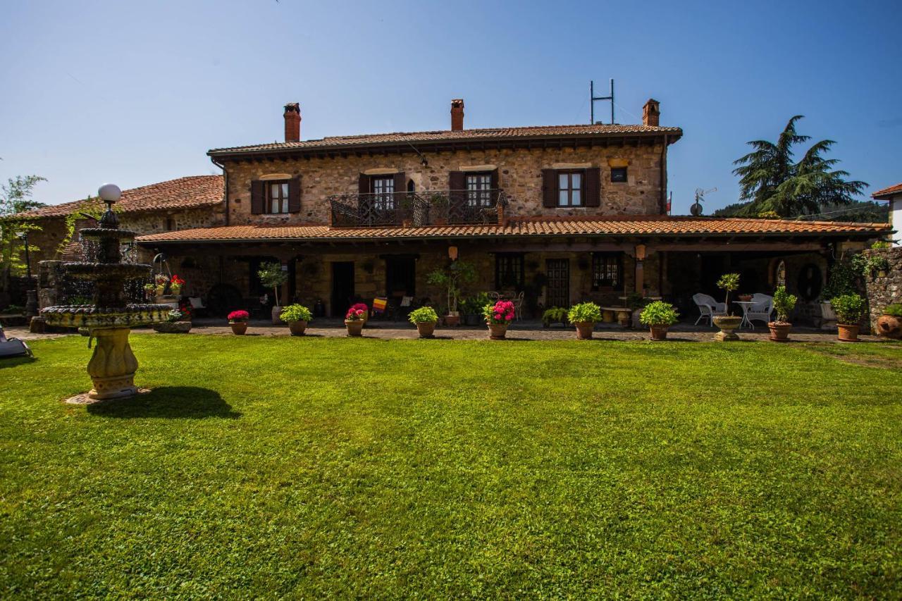Posada Real La Montanesa Corrales De Buelna Exterior photo