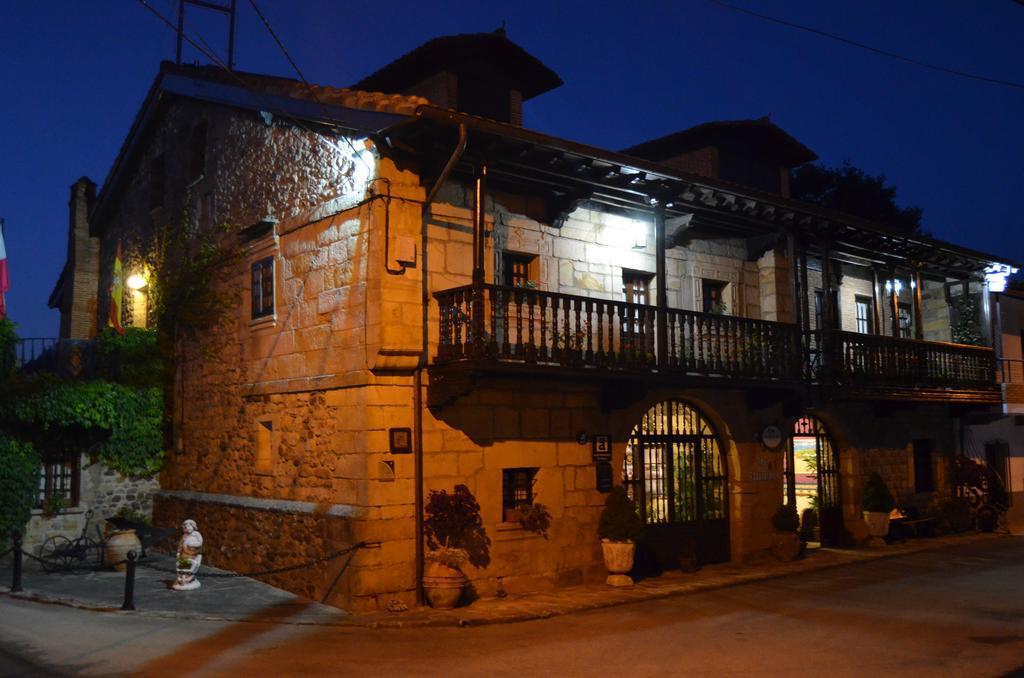 Posada Real La Montanesa Corrales De Buelna Exterior photo